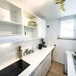 Messe-apartment Fuer 5 Gaeste Mit Balkon Und Lift Apartament