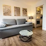 Apartament Messe-apartment Fuer 5 Gaeste Mit Balkon Und Lift *