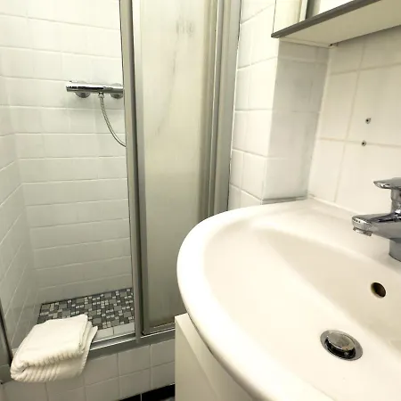 Apartment Messe-apartment Fuer 5 Gaeste Mit Balkon Und Lift