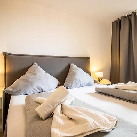 Messe-apartment Fuer 5 Gaeste Mit Balkon Und Lift Apartament