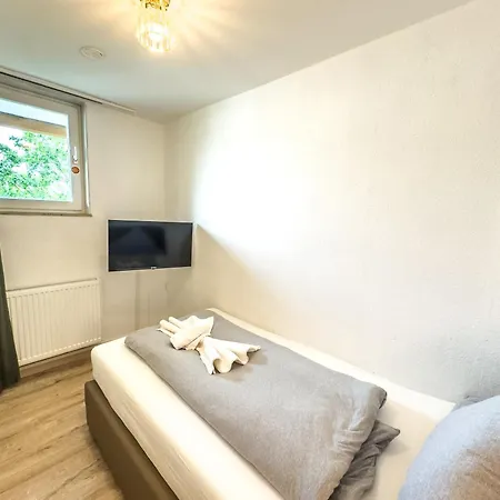 Messe-apartment Fuer 5 Gaeste Mit Balkon Und Lift * Ανόβερο