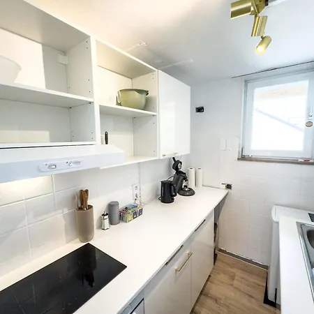 Messe-apartment Fuer 5 Gaeste Mit Balkon Und Lift Apartman