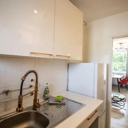 Messe-apartment Fuer 5 Gaeste Mit Balkon Und Lift * Ανόβερο
