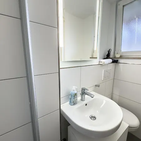 Messe-apartment Fuer 5 Gaeste Mit Balkon Und Lift * Ανόβερο